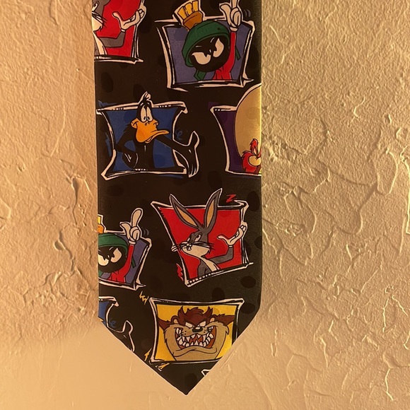 Looney toons Tie. - Picture 2 of 6